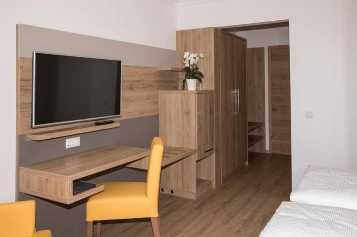 Hotel für 2 Personen, mit Balkon und Terrasse sowie Whirlpool und Garten in Straß im Attergau - 3