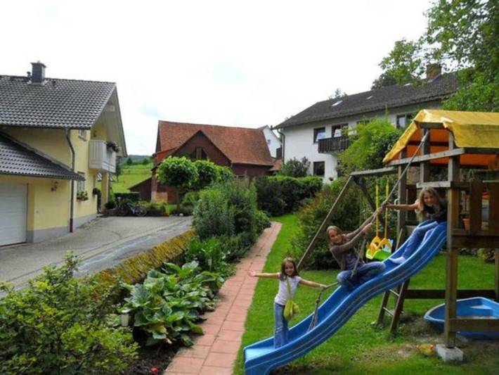 Ferienwohnung für 4 Personen, mit Balkon und Terrasse sowie Garten und Ausblick in Mossautal