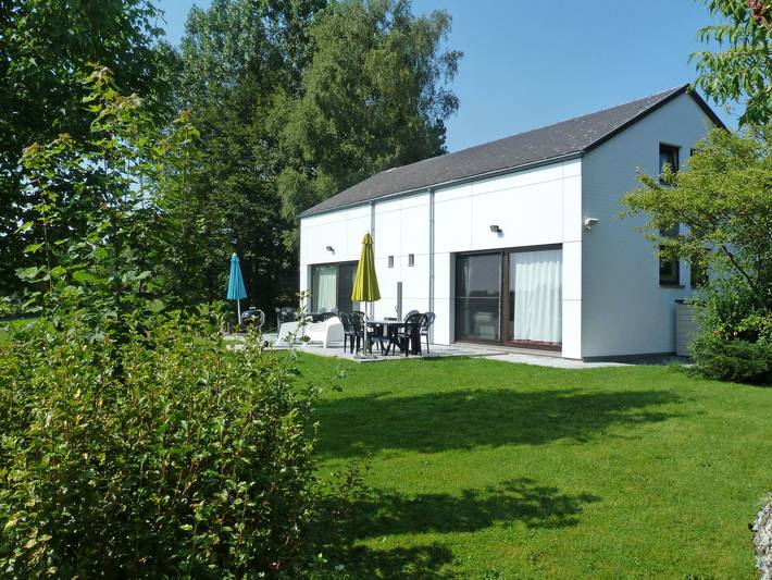 Ferienhaus für 4 Personen, mit Garten und Ausblick sowie Terrasse und Seeblick - 1