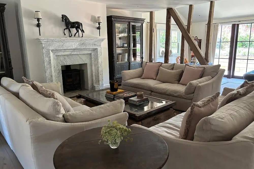 Magnificent Barn in Surrey recently fully refurbished to very high standard in Ockham, Guildford