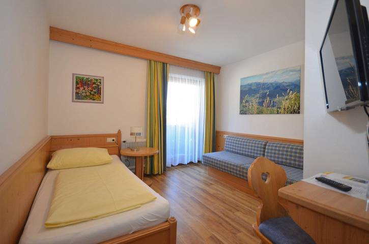 Ganze Ferienwohnung, Einzelzimmer "Komfort", Dusche, Wc, Balkon in Walchsee, Kaisergebirge