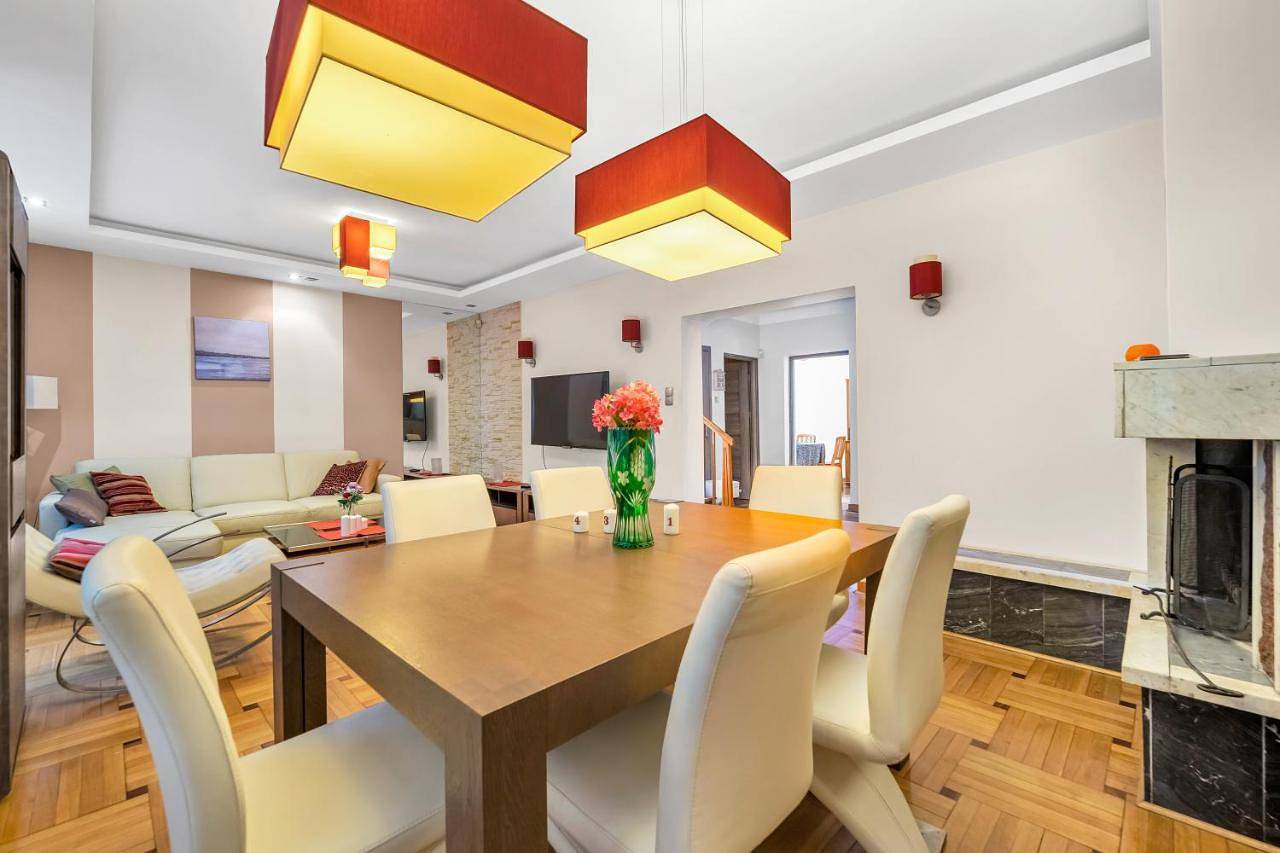 Three-Bedroom House in Bemowo, Warschau