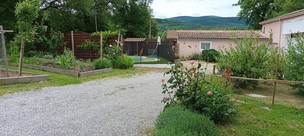 Maison de vacances pour 2 personnes, avec Terrasse et Jardin ainsi que Piscine et Vue