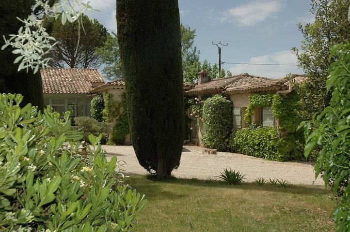 Studio pour 2 personnes, avec terrasse ainsi que jardin et piscine
