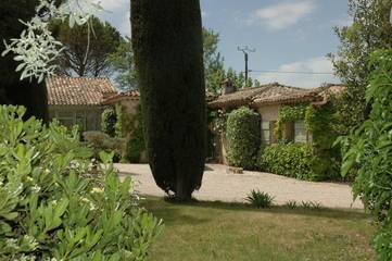 Gîte pour 2 personnes, avec jardin ainsi que terrasse et piscine à Lourmarin
