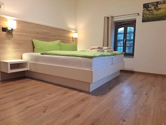 Ferienwohnung für 4 Personen, mit Balkon und Terrasse sowie Seeblick in Brandenburg an der Havel