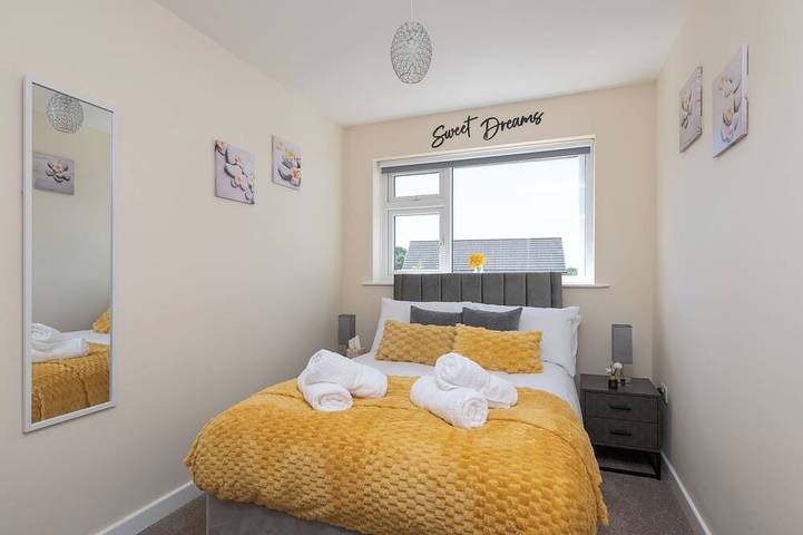 Contractor Stay | Parking & Fast Wi-Fi | Sleeps 4 in Kettering, Northamptonshire