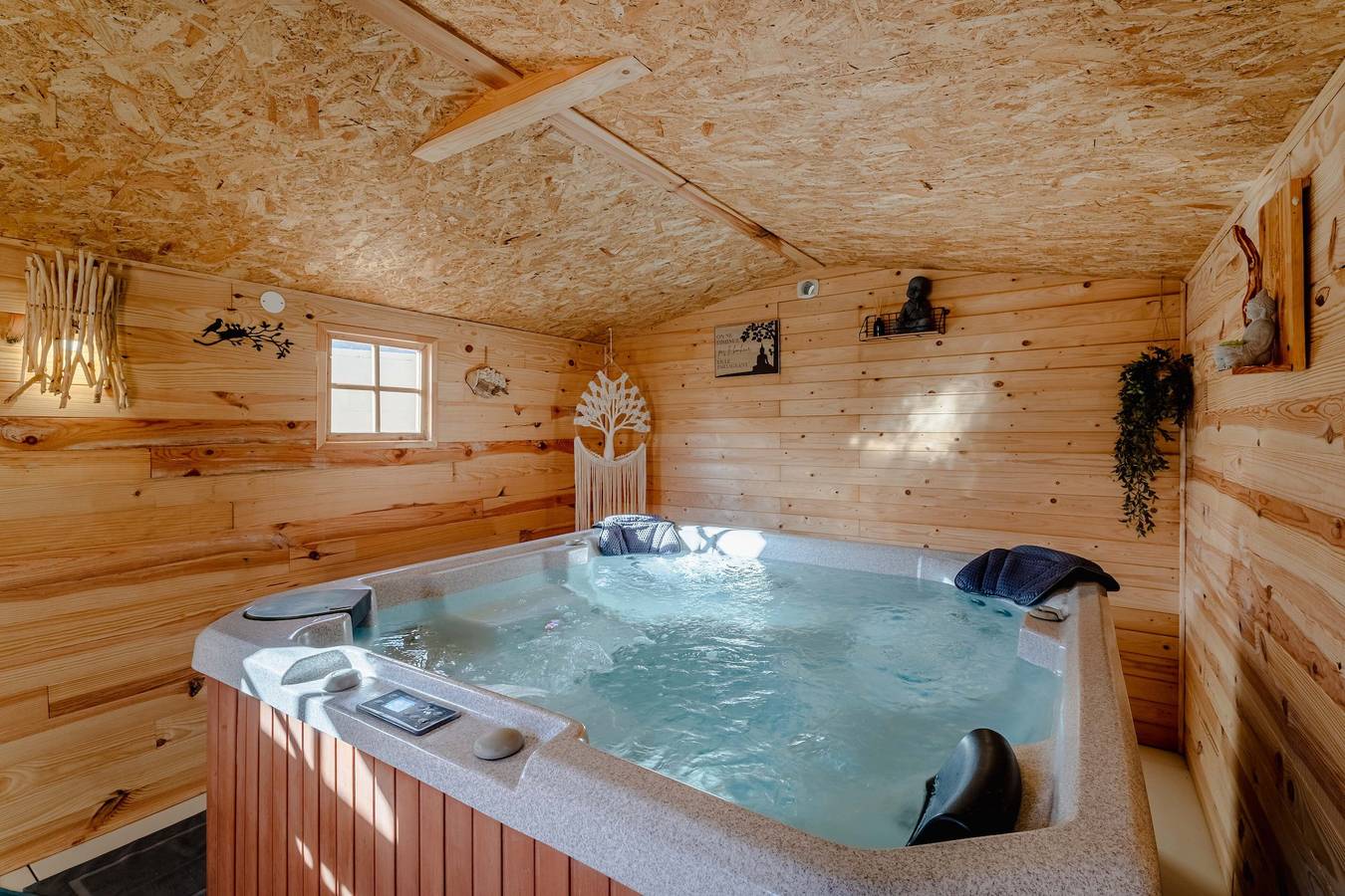 Havre de paix avec piscine privée, jacuzzi privé Wi-Fi et climatisation in Trèbes, Région de Carcassonne