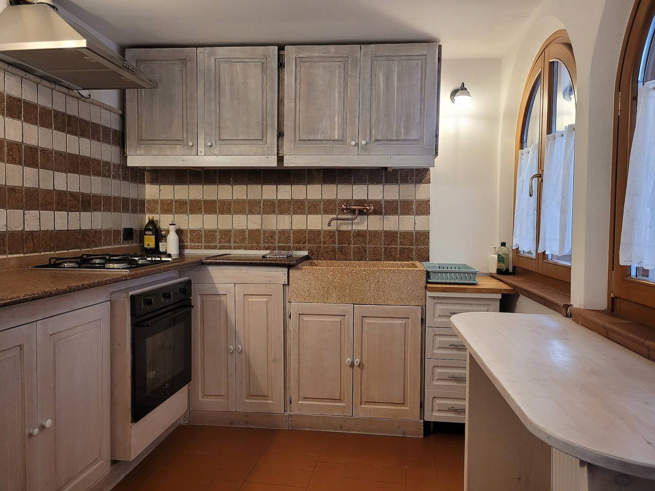Entire apartment, Apartment 'Casa Sole' with Mountain View, Balcony and Wi-Fi in Dro, Garda Mountains
