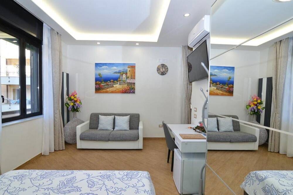 Suite Caserta Deluxe in der Nähe des Königspalastes von Caserta, Wifi, Netflix, Parkplatz ... in Caserta, Caserta Provinz