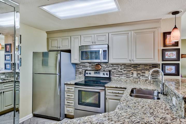 Vacation rental for 4 people, with balcony and yard as well as hot tub in Destin