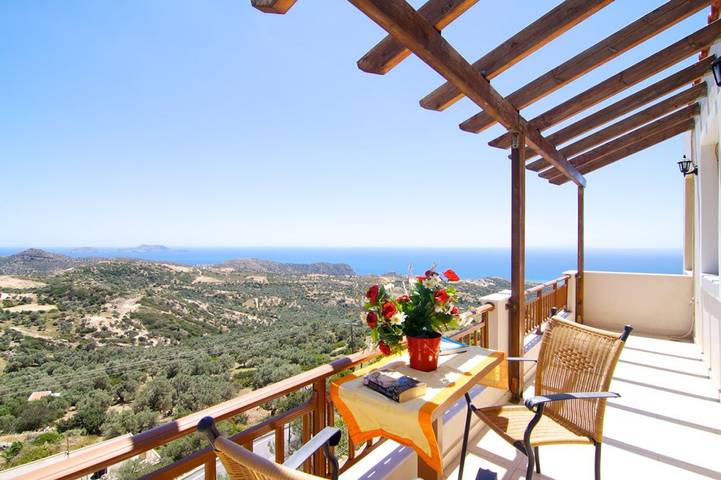 Ferienhaus für 5 Personen, mit Meerblick und Balkon sowie Terrasse und Garten