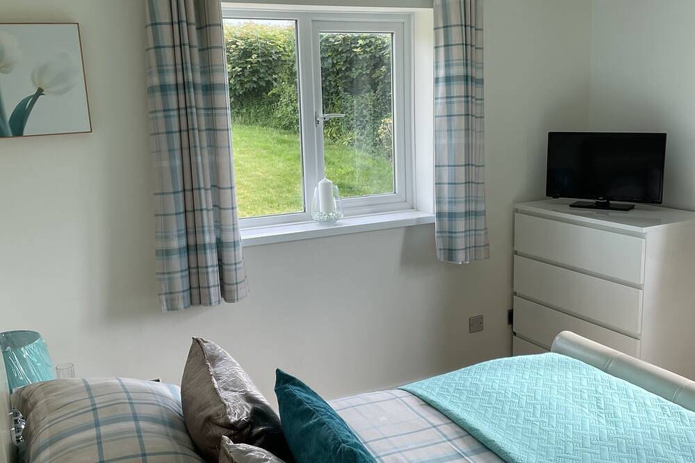 Devon rural country B&B Suite of rooms  with guest lounge and bathroom. in Staverton (Devon), Devon