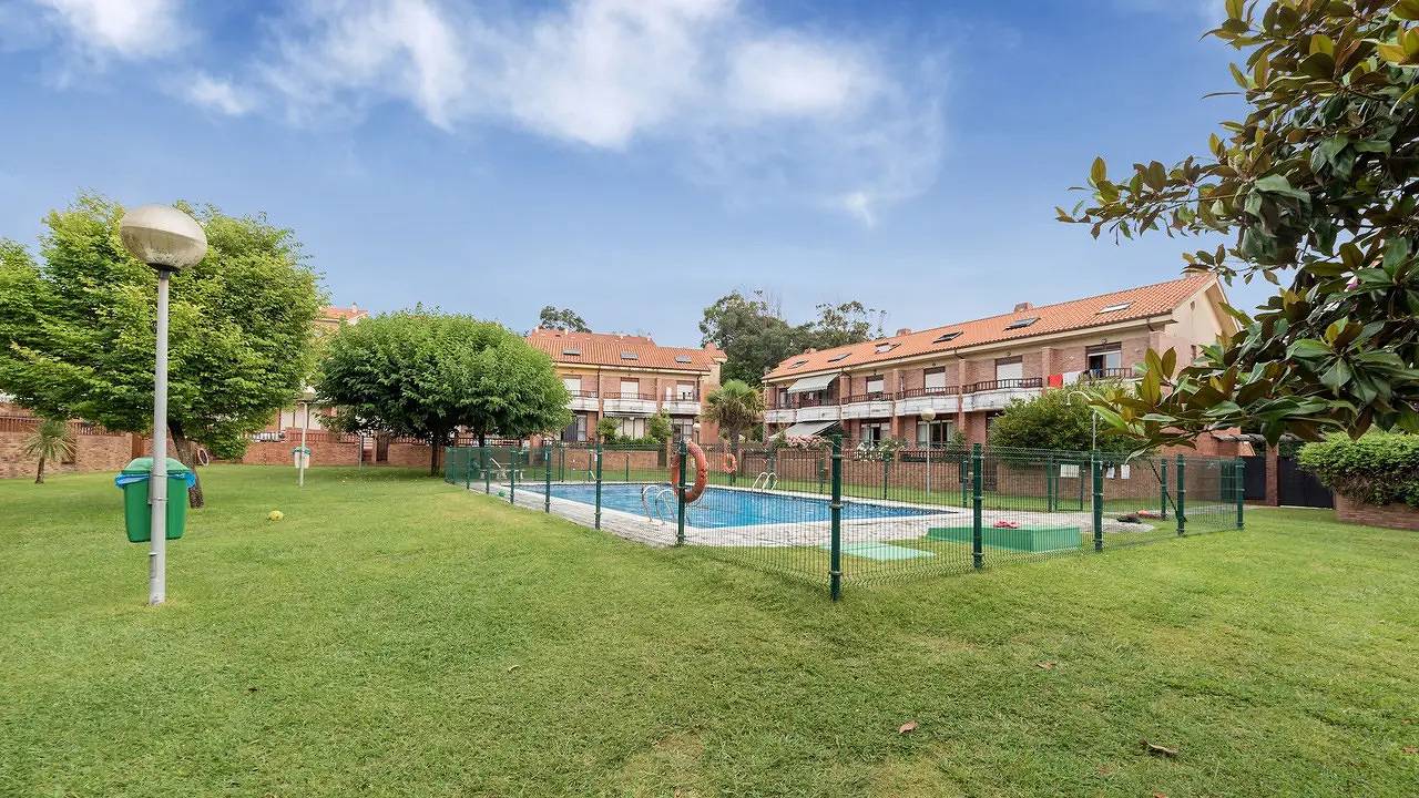 Casa de vacaciones para 9 personas con jardín in Loredo, Ribamontán al Mar