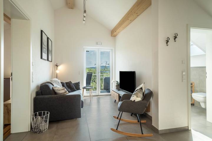 Ferienwohnung für 6 Personen, mit Balkon und Garten sowie Seeblick in Neukirch - 2