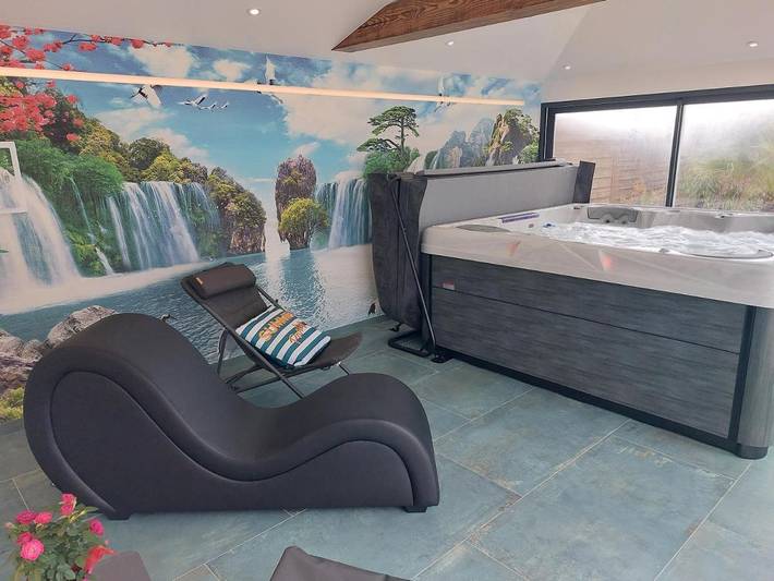 Chambre d’hôte pour 2 personnes, avec Jacuzzi et Terrasse ainsi que Jardin et Vue