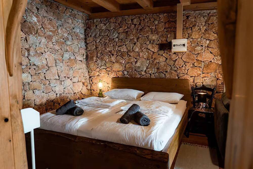Hobbit House Beli with Stunning Kvarner Bay View in Cres Stadt, Cres