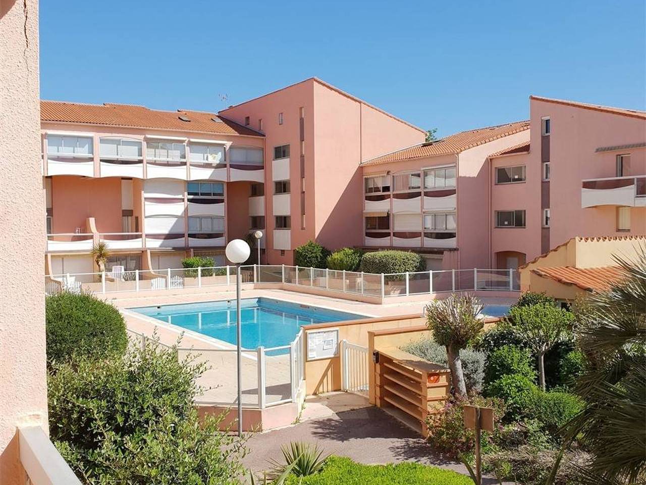 Entire apartment, Cozy Apt for 4 with Pool, Parking, 150m from Beach in Argelès-sur-Mer in La Côte Vermeille, Argelès-sur-Mer