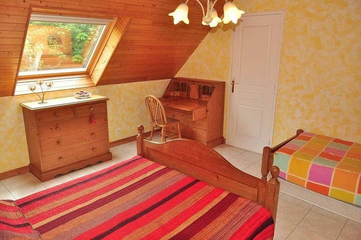 Location de vacances pour 6 personnes, avec piscine et jardin ainsi que jacuzzi et terrasse à Plogonnec - 2