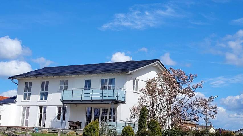 Ferienwohnung für 4 Personen, mit Balkon und Terrasse sowie Ausblick in Ebersberg