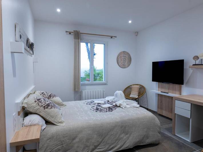 Location de vacances pour 8 personnes, avec jardin ainsi que jacuzzi et piscine à Saint-Ciers-du-Taillon - 4