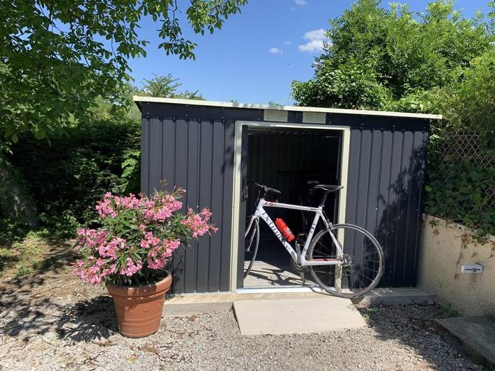 Gîte pour 2 personnes, avec Terrasse et Jardin ainsi que Piscine et Vue à Brison-Saint-Innocent