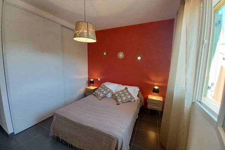Appartement entier, Appart 2 chambres piscine chauffée wifi clim 7 min plage et 1 min rivière in Galéria, Parc naturel régional de Corse