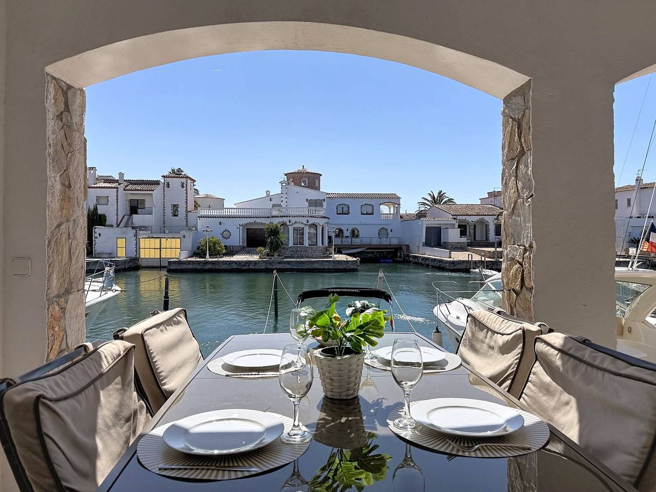 Casa Vacanza per 8 Persone in Castelló d'Empuries, Costa Brava