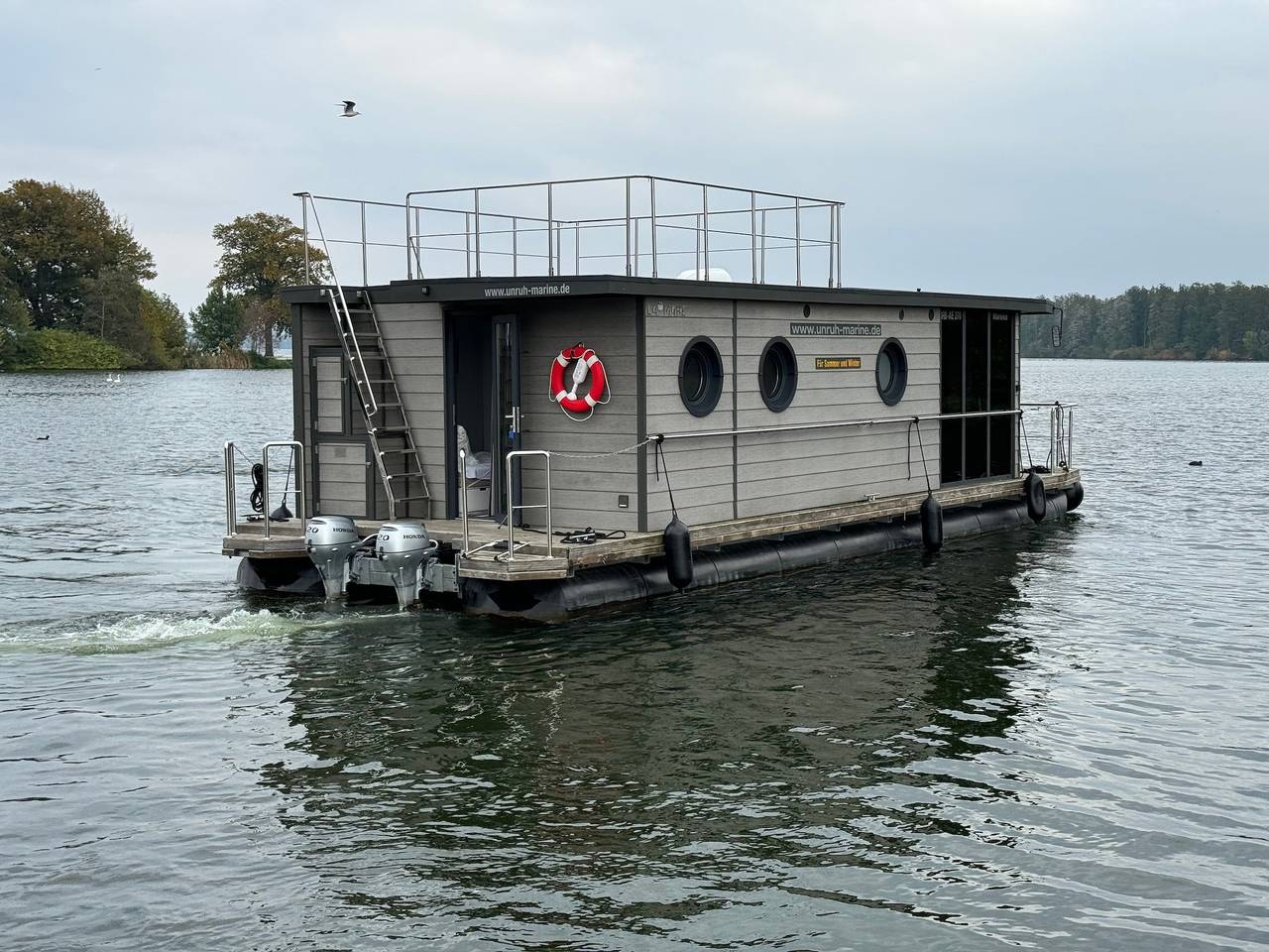 Hausboot Marieke Führerscheinfrei" mit Seeblick, privater Terrasse und Wi-Fi in Schwerin, Schweriner See