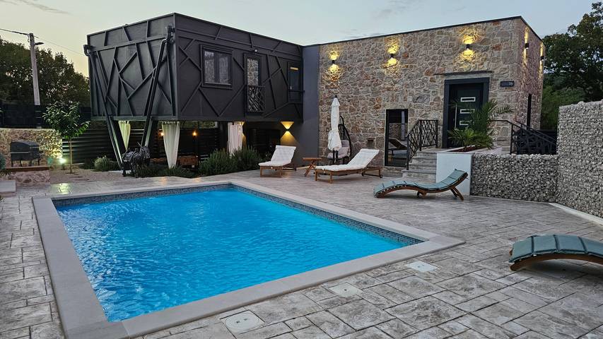 Villa für 6 Personen, mit Garten und Whirlpool sowie Terrasse - 1