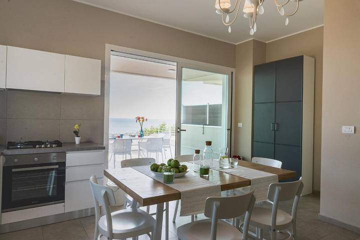 Appartamento per 6 persone, con Balcone e Terrazza nonché Panorama a Mazzeo