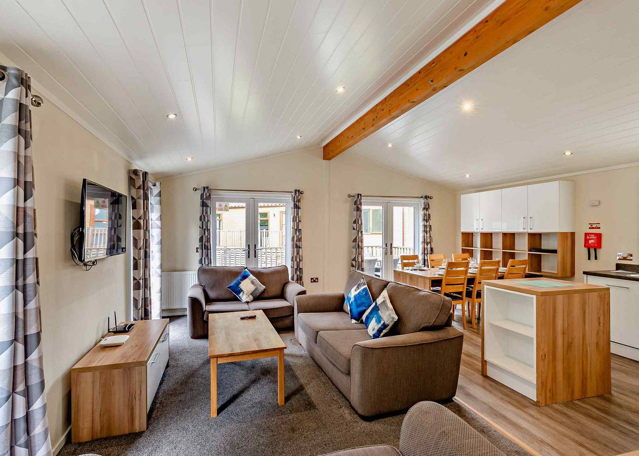 Deluxe 3 Lodge, slps 8, parking, ensuite & decking in Bowness-on-Windermere, Lake District