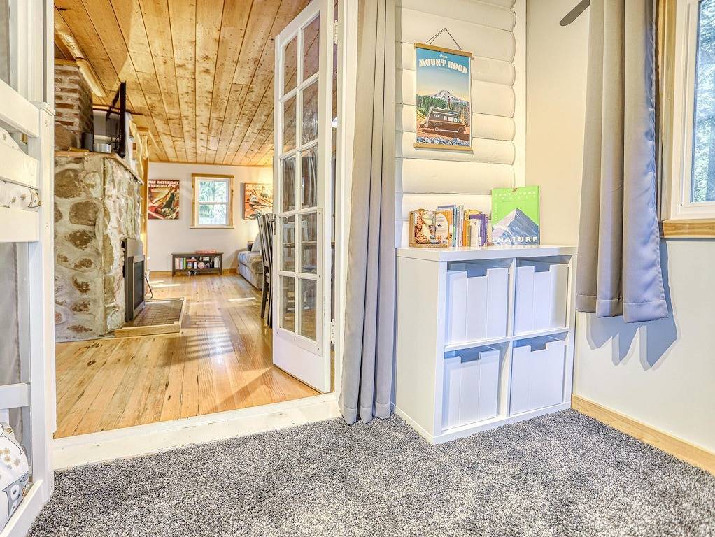 Cozy with Modern Comforts, Ev Charger, Huge Fenced Yard, Last Minute Feb Deals in Welches, Mount Hood