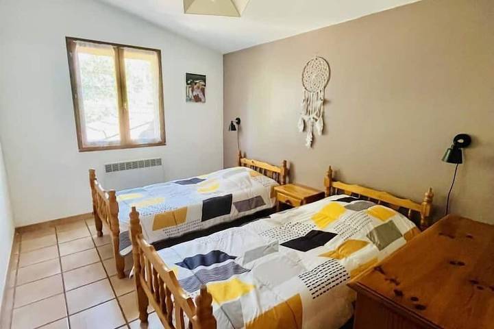 Location de vacances pour 6 personnes, avec jardin à La Verdière - 4