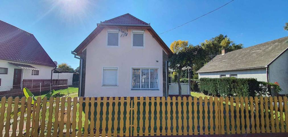 Ganze Ferienwohnung, Ferienwohnung in Strandnähe mit Klimaanlage in Balatonmariafürdö, Plattensee Südufer