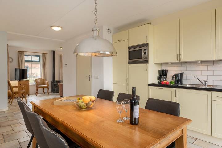 Ferienhaus für 6 Personen, mit Balkon/Terrasse und Terrasse sowie Garten und Pool auf Texel - 3