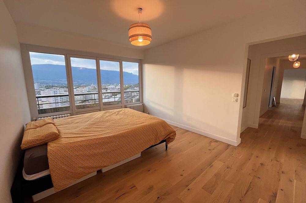 Appartement entier, 12th floor newly renovated modern apartment in Chambéry, Région de Chambéry