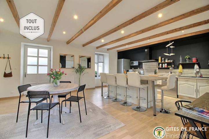 Gîte pour 6 personnes, avec terrasse ainsi que jardin et piscine en Bretagne