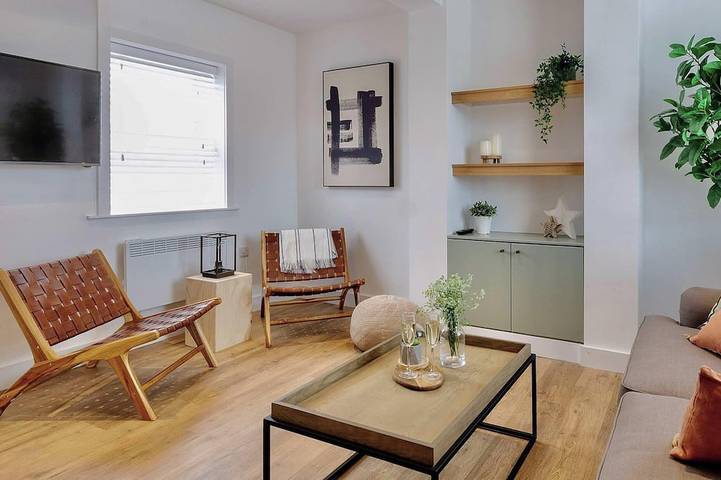 Ganze Wohnung, Liebenswertes 1-Zimmer-Apartment 2 Minuten von den Geschäften entfernt in Chester, West Cheshire und Chester