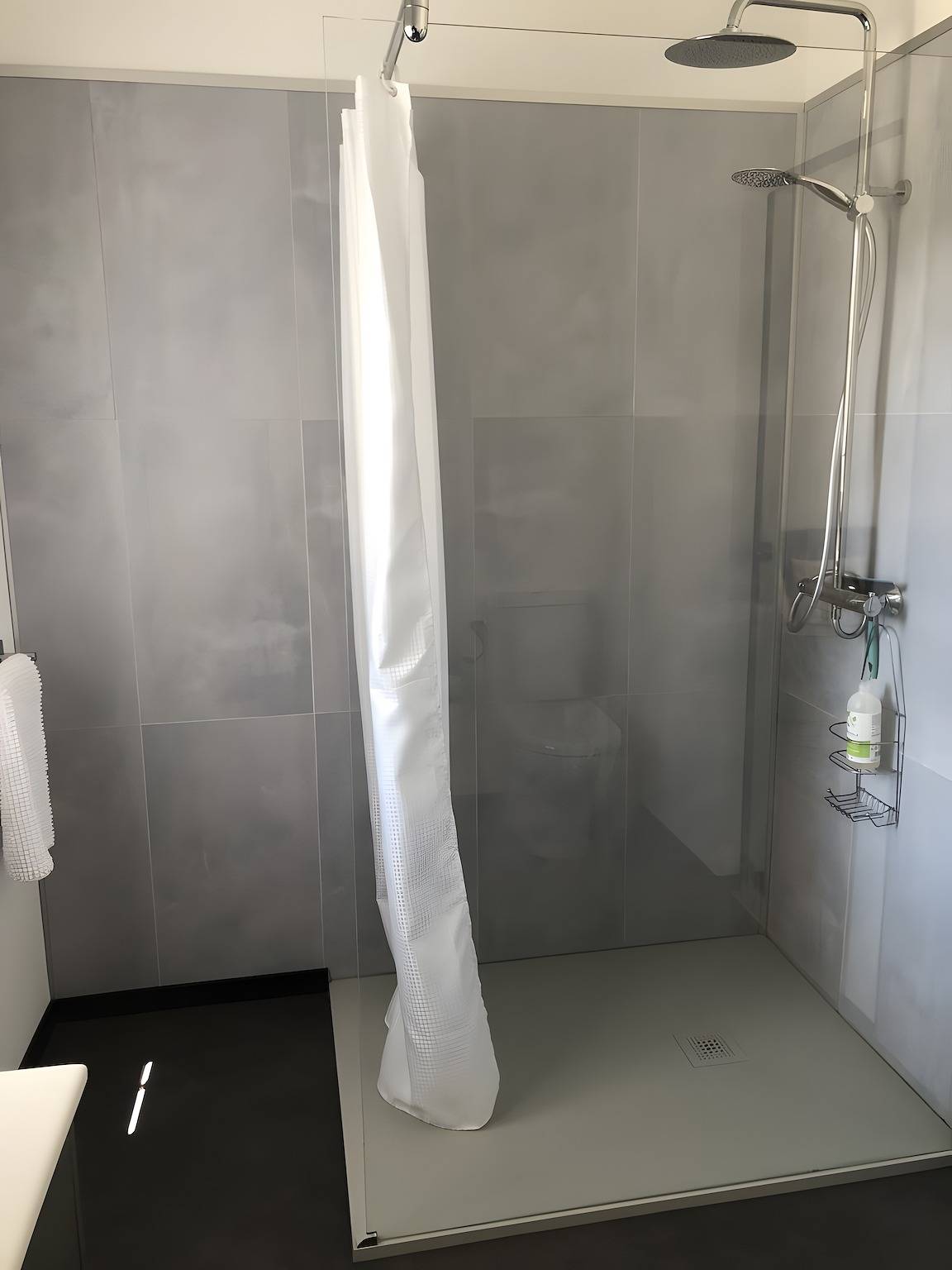 Gästezimmer „Chambre De Lucie“ mit privater Terrasse, eigenem Garten und Wlan in Bourcefranc-le-Chapus, Côte de Beauté
