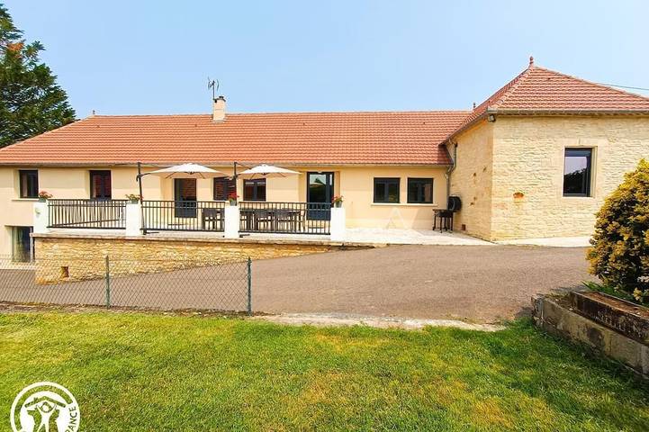 Location de vacances pour 4 personnes, avec jardin à Lavercantière