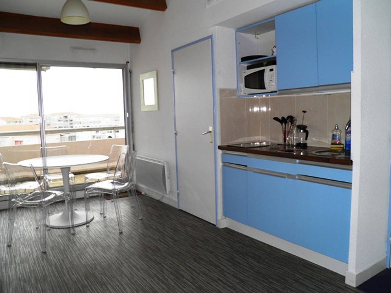 Entire apartment, Charming mezzanine apartment, terrace, parking and air conditioning in Sète in Sete, Mediterranean Coast (France)
