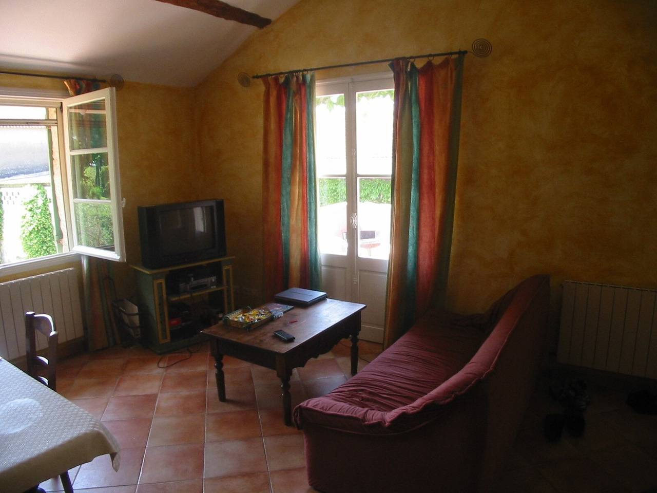 Holiday Home 'Gauguin' with Shared Pool, Wi-Fi and Air Conditioning in Fourques, Nimes region