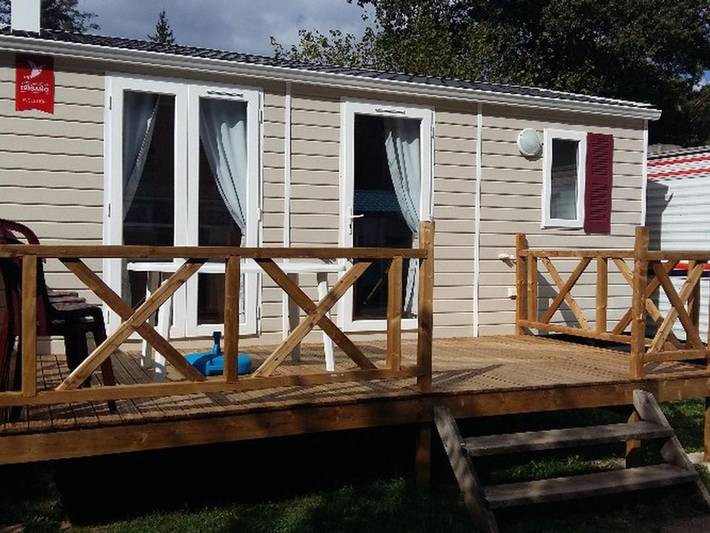 Location de vacances pour 4 personnes, avec piscine et terrasse à Chazelles-sur-Lyon