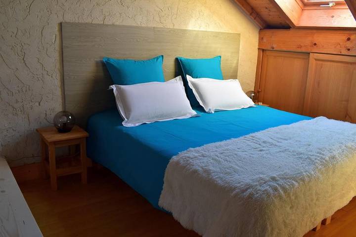 Location de vacances pour 2 personnes, avec vue et terrasse ainsi que jardin et piscine à Chindrieux - 4