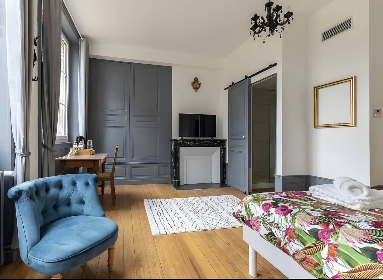 Pension 'Chambre D'hôte 1' mit gemeinsamer Terrasse, Wi-Fi und Klimaanlage in Joze, Region Thiers