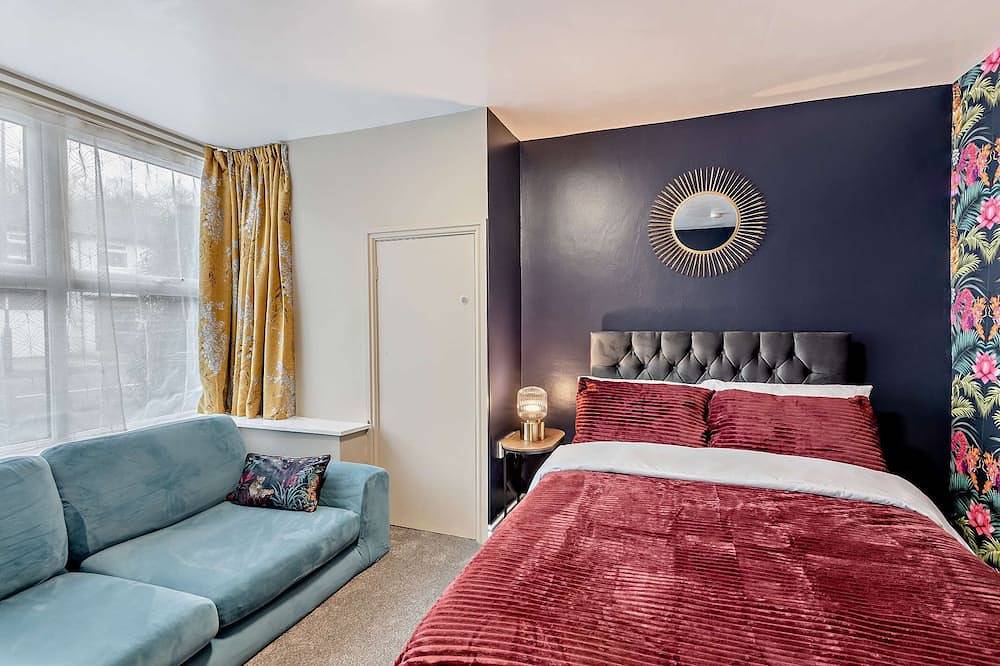 The Gathering House – Large 6 Bedroom Victorian House, Walk to Buxton Centre in Buxton, Derbyshire