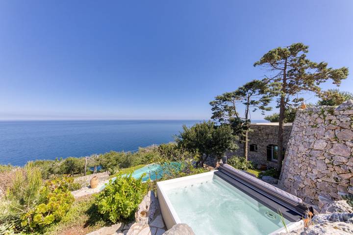 Location de vacances pour 6 personnes, avec jacuzzi ainsi que jardin et sauna, animaux acceptés à Gagliano del Capo