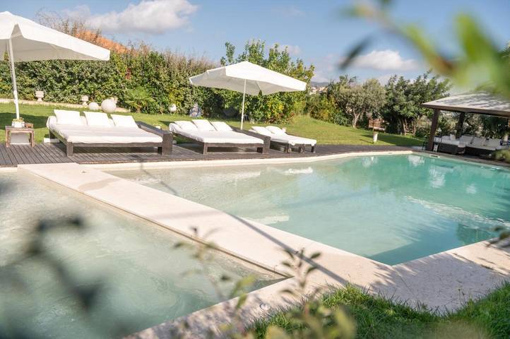 Apartamento entero, Apartamento 'Villa Verney' ático para familias con vistas al mar, piscina y jardín. in Albisola Capo, Albisola Superiore