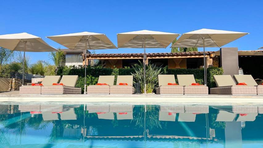 Hôtel pour 2 personnes, avec jacuzzi ainsi que jardin et piscine